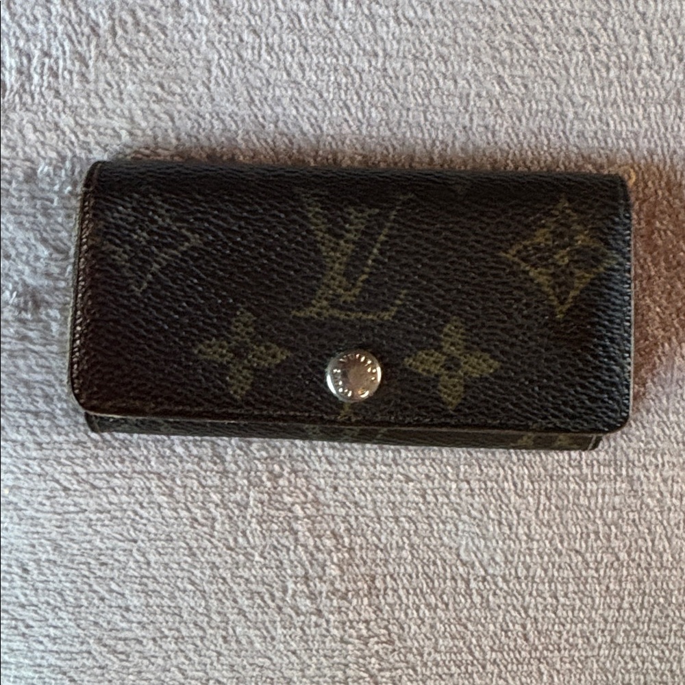 Louis Vuitton 4 ring key holder
